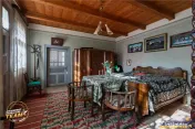 FILM! Domeniu de 6.221mp, livada pomi fructiferi casa si ane 