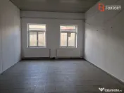 Spatiu comercial cu 16 incaperi - zona Mehala 