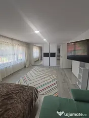 Casă cu piscină, terasă acoperită, garaj și parcare 3 m