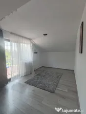 Casă cu piscină, terasă acoperită, garaj și parcare 3 m