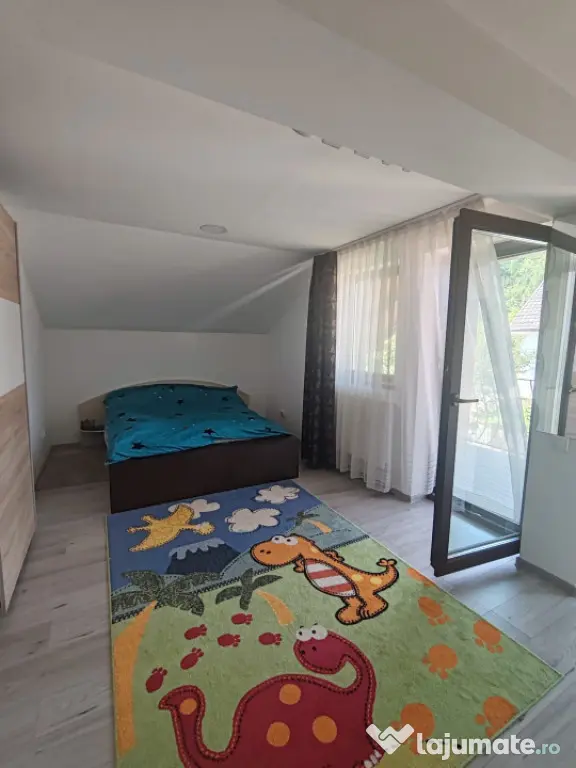 Casă cu piscină, terasă acoperită, garaj și parcare 3 m