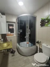 Casă cu piscină, terasă acoperită, garaj și parcare 3 m