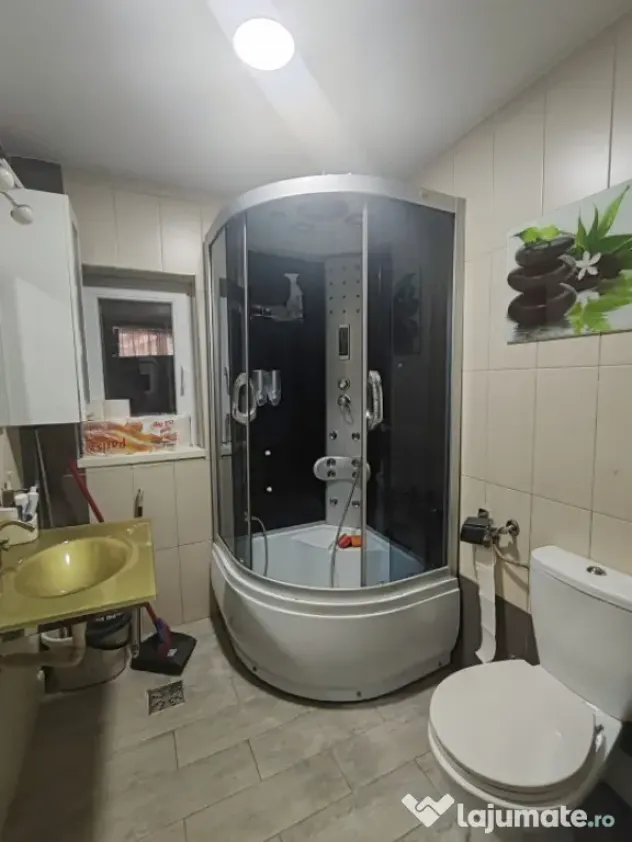 Casă cu piscină, terasă acoperită, garaj și parcare 3 m