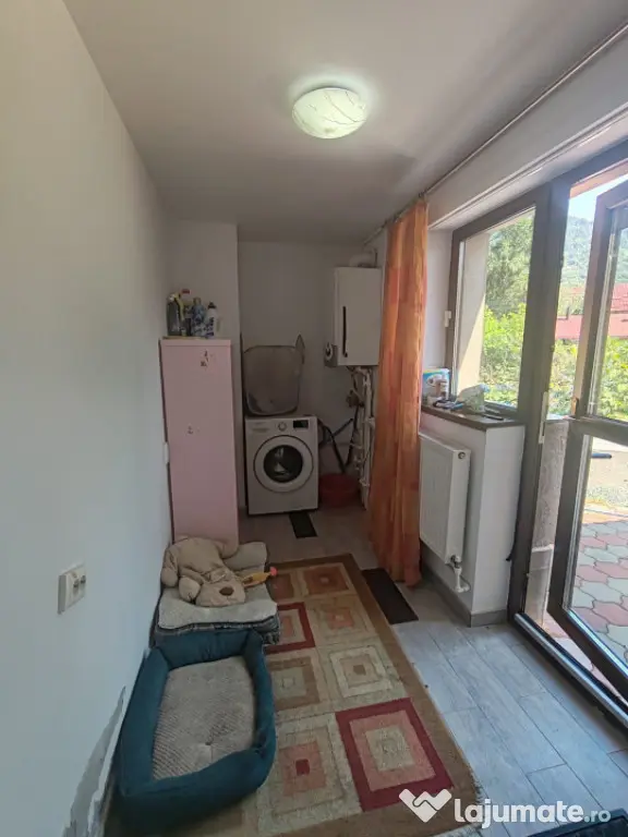Casă cu piscină, terasă acoperită, garaj și parcare 3 m