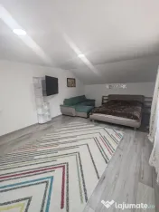 Casă cu piscină, terasă acoperită, garaj și parcare 3 m