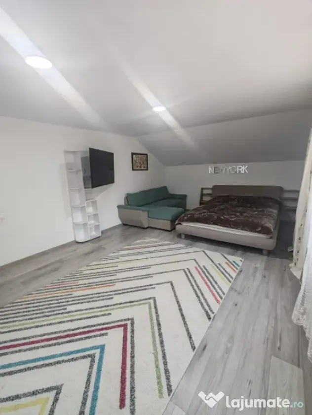 Casă cu piscină, terasă acoperită, garaj și parcare 3 m
