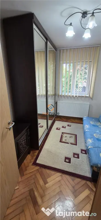 Apartament cu 3 camere la parter zona Complexul Studentesc