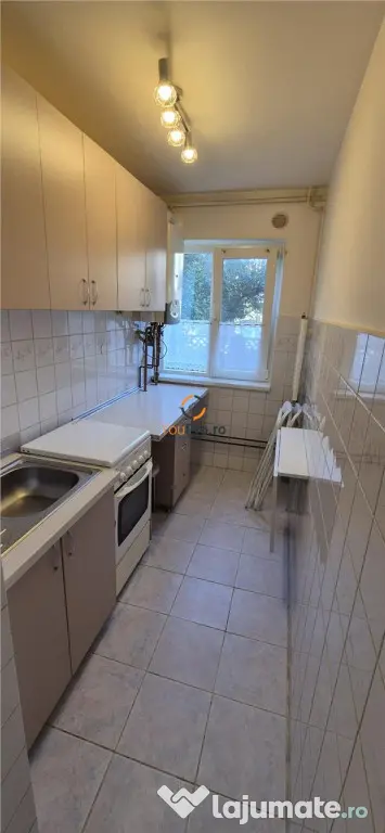 Apartament cu 3 camere la parter zona Complexul Studentesc