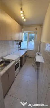 Apartament cu 3 camere la parter zona Complexul Studentesc 