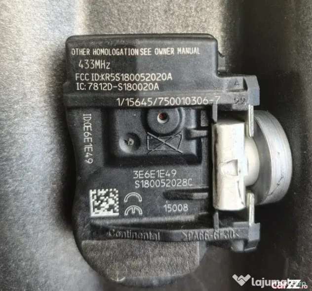 Jante aliaj 17 zoll marca Dezent, gama Volvo, cu senzori de presiune montati.