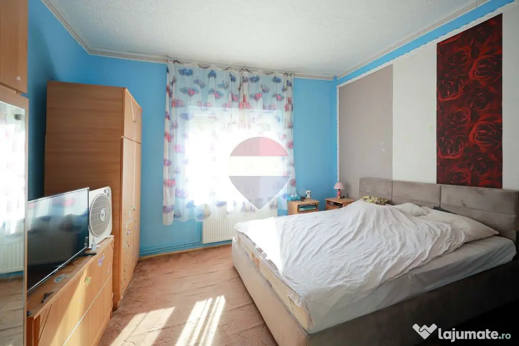 Casă de vânzare cu 4 camere - Santăul Mare, comuna Bor...