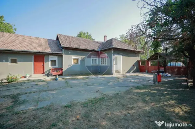 Casă de vânzare cu 4 camere - Santăul Mare, comuna Bor...