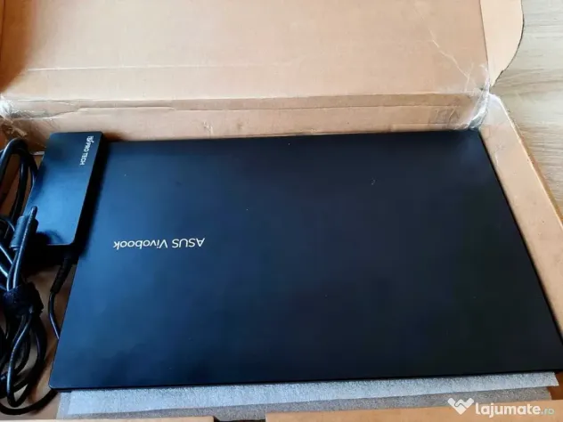 Laptop ASUS procesor gen 11 în cutie