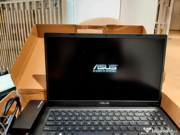 Laptop ASUS procesor gen 11 în cutie