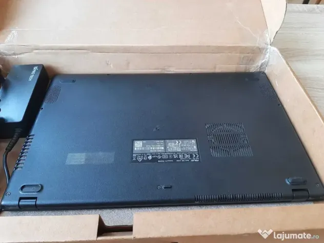 Laptop ASUS procesor gen 11 în cutie
