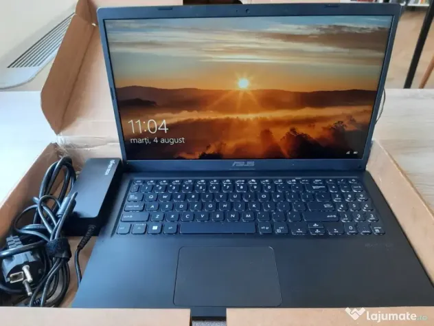 Laptop ASUS procesor gen 11 în cutie