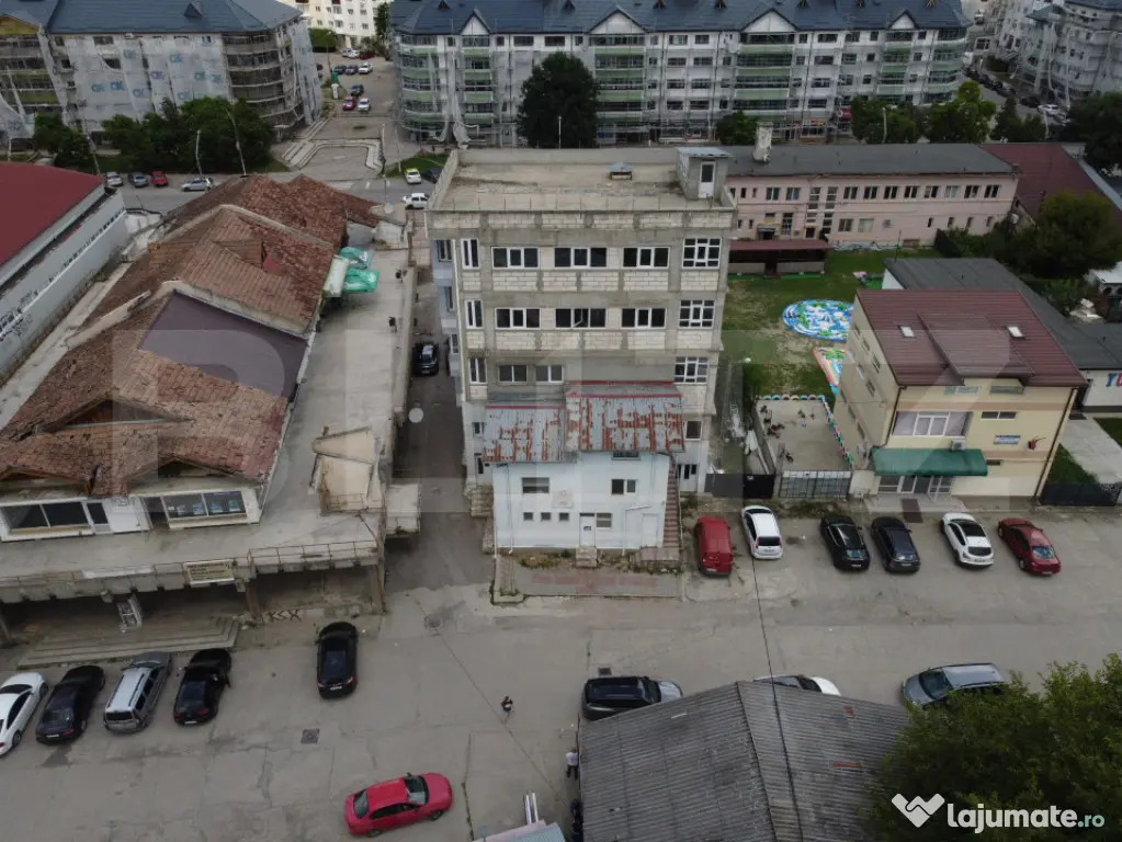 Ansamblu Comercial Ultracentral 1.258 mp — Piața Moreni,