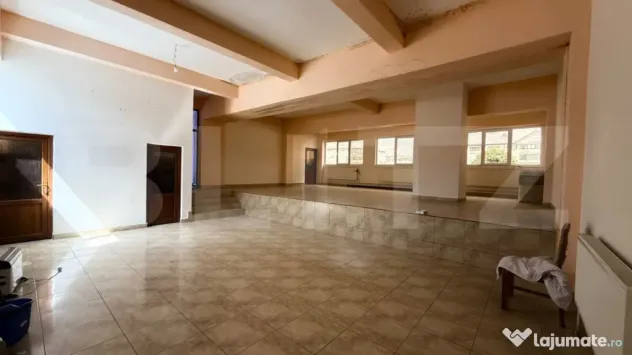 Ansamblu Comercial Ultracentral 1.258 mp — Piața Moreni,