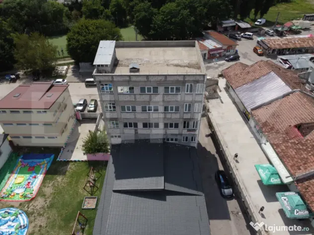 Ansamblu Comercial Ultracentral 1.258 mp — Piața Moreni,