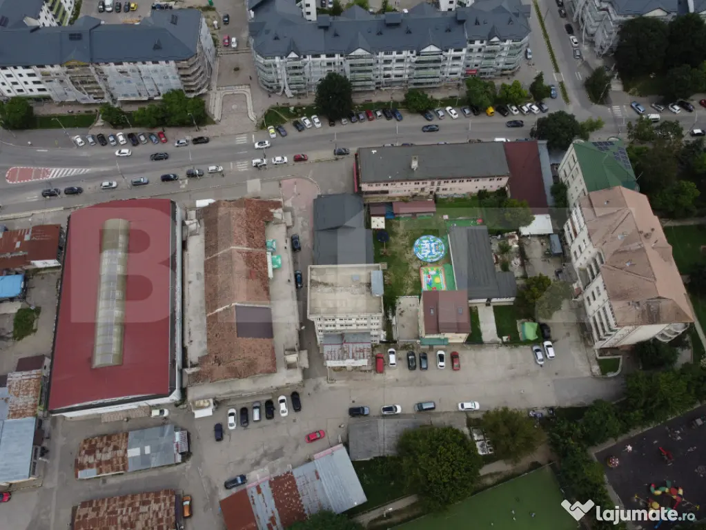 Ansamblu Comercial Ultracentral 1.258 mp — Piața Moreni,