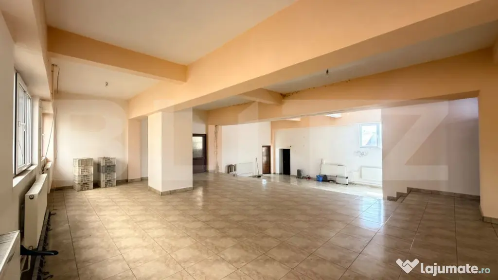 Ansamblu Comercial Ultracentral 1.258 mp — Piața Moreni,