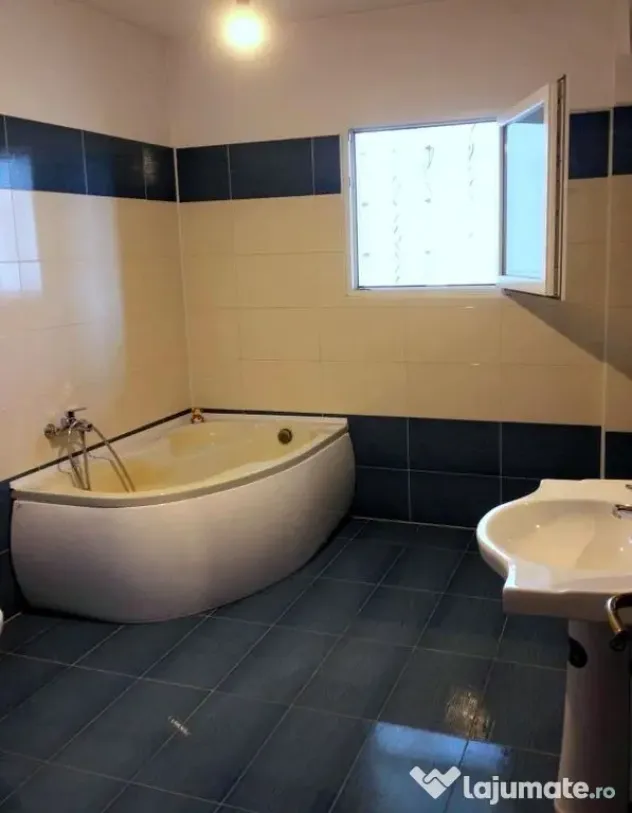 De vanzare apartament cu 3 camere, General, etaj 5/5 cu l...