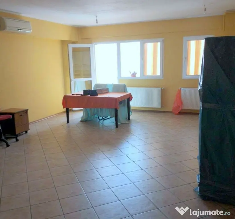 De vanzare apartament cu 3 camere, General, etaj 5/5 cu l...