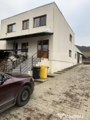 Clădire comercială cu birouri și spațiu, teren 12 ari 