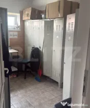 Clădire comercială cu birouri și spațiu, teren 12 ari 