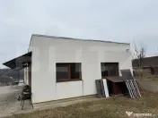 Clădire comercială cu birouri și spațiu, teren 12 ari 