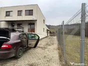Clădire comercială cu birouri și spațiu, teren 12 ari 