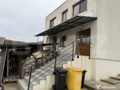 Clădire comercială cu birouri și spațiu, teren 12 ari 