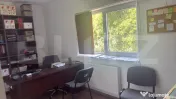 Clădire comercială cu birouri și spațiu, teren 12 ari 
