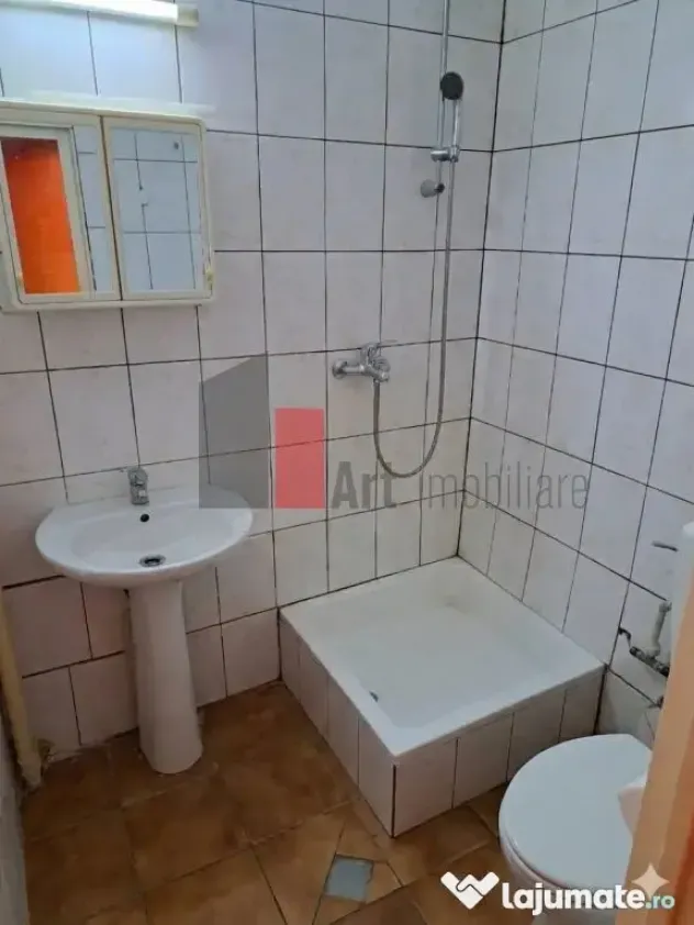 APARTAMENT 4 CAMERE -CHISINAU