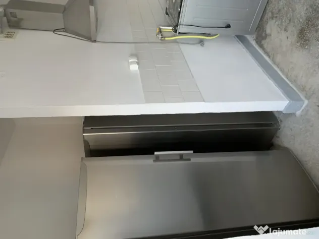 Vând apartament trei camere