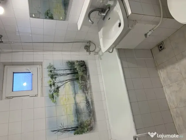 Vând apartament trei camere