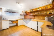 Vilă individuală 8 camere, str. Horia, la 800 metri de ... 