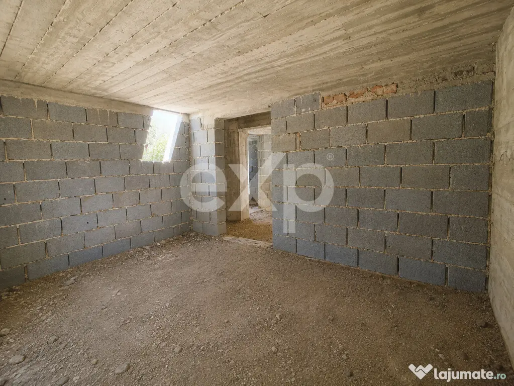 TEREN 800 MP CU CONSTRUCȚIE ÎNCEPUTĂ – SĂCELE, STR. AV