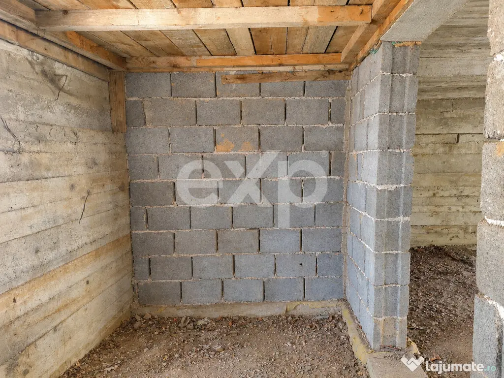 TEREN 800 MP CU CONSTRUCȚIE ÎNCEPUTĂ – SĂCELE, STR. AV