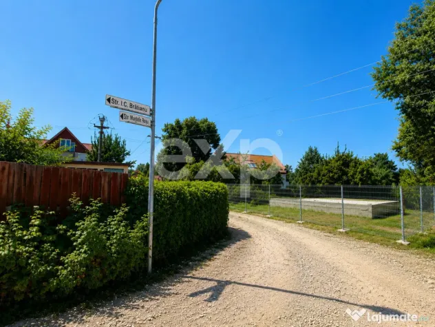 TEREN 800 MP CU CONSTRUCȚIE ÎNCEPUTĂ – SĂCELE, STR. AV