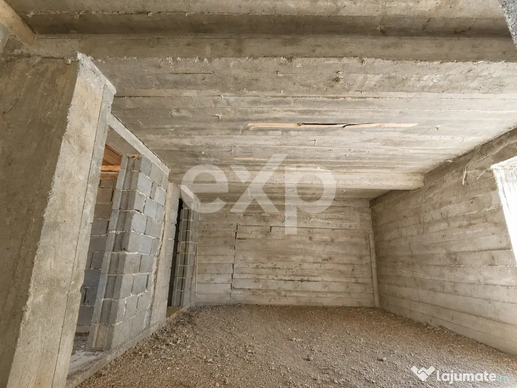 TEREN 800 MP CU CONSTRUCȚIE ÎNCEPUTĂ – SĂCELE, STR. AV