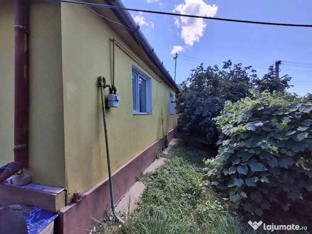 Casă de vânzare în centrul comunei Sânger Mureș 100 mp + teren 3300mp