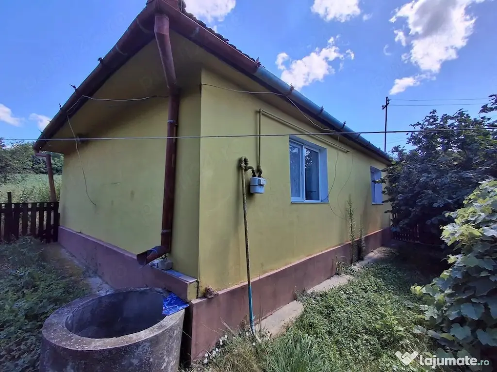 Casă de vânzare în centrul comunei Sânger Mureș 100 mp + teren 3300mp