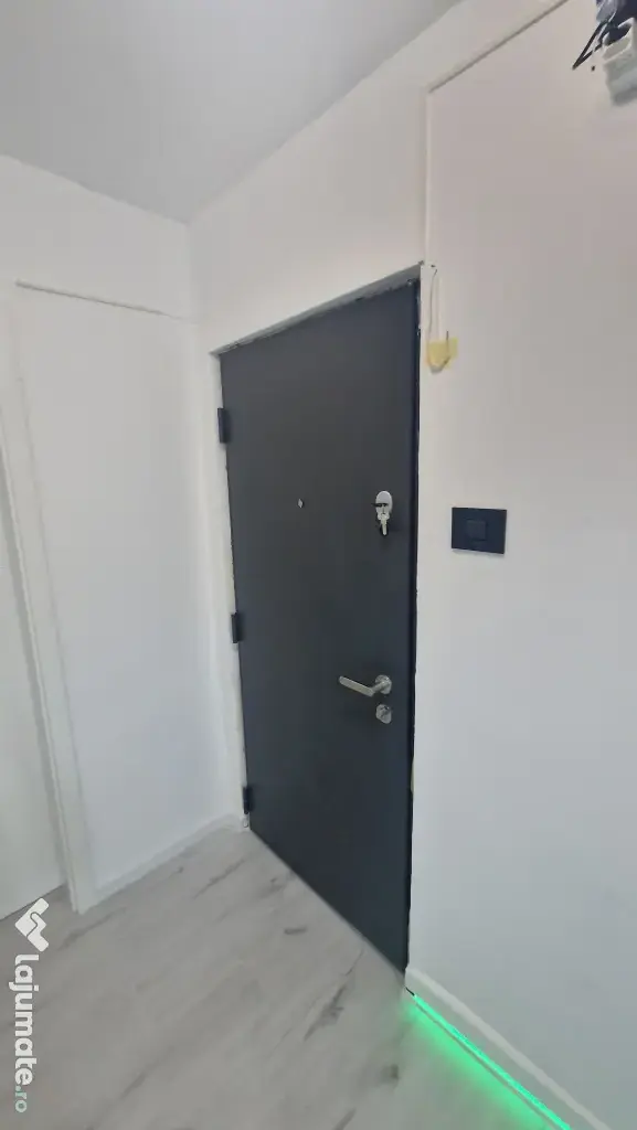Propr. vand apartament 2 camere, conf.1, dec., et. 2 din 8 Croitoru Vasile nr. 5 Piata Rahova