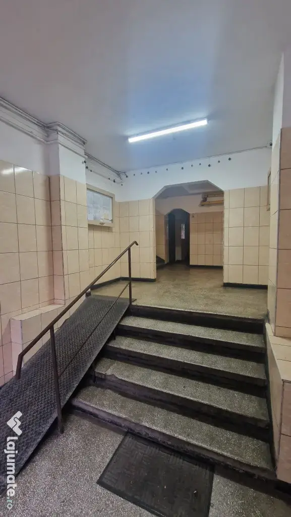 Propr. vand apartament 2 camere, conf.1, dec., et. 2 din 8 Croitoru Vasile nr. 5 Piata Rahova