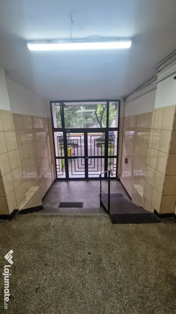 Propr. vand apartament 2 camere, conf.1, dec., et. 2 din 8 Croitoru Vasile nr. 5 Piata Rahova