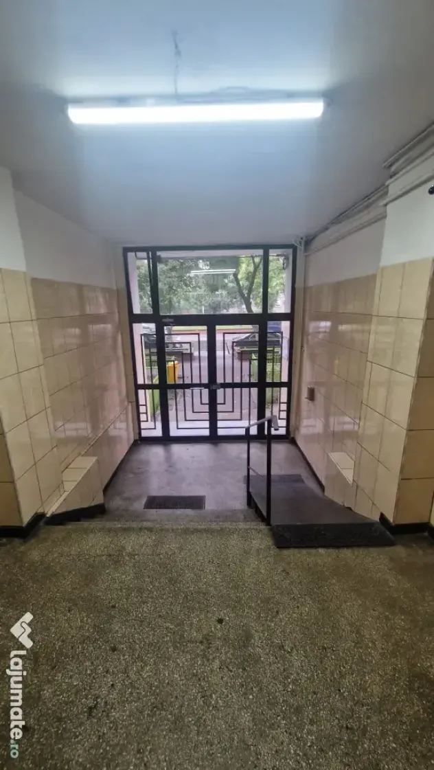 Propr. vand apartament 2 camere, conf.1, dec., et. 2 din 8 Croitoru Vasile nr. 5 Piata Rahova