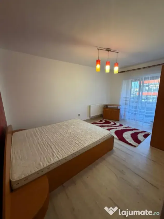 Apartament de vanzare semidecomandat ,2 camere 52 mp , zona