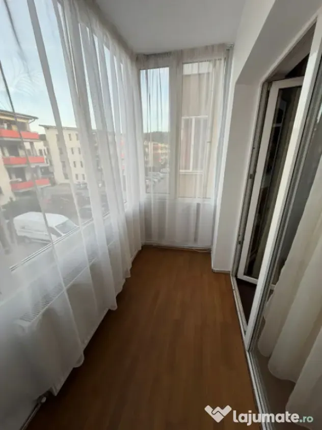 Apartament de vanzare semidecomandat ,2 camere 52 mp , zona