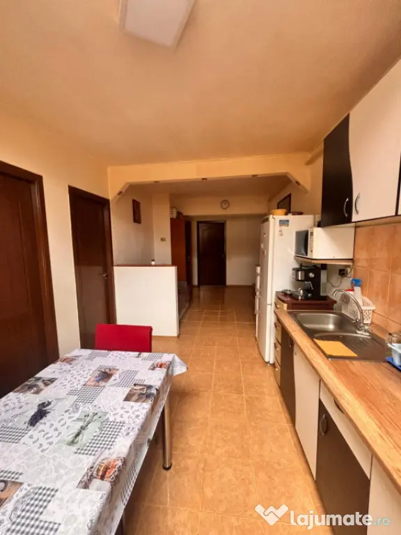 Apartament 4 camere, 58 mp ,zona Florilor ,Floresti